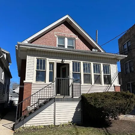 Sunny 2 Bedroom Apartment West Of Chicago In Quaint Forest Park Center