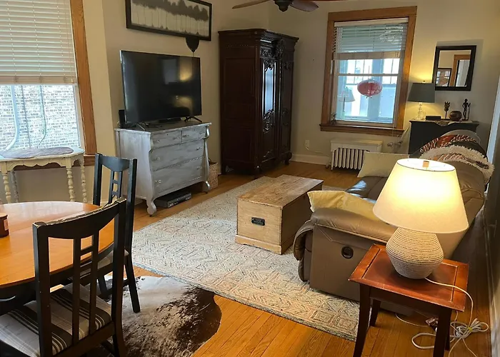 Sunny 2 Bedroom West Of Chicago In Quaint Center * Forest Park
