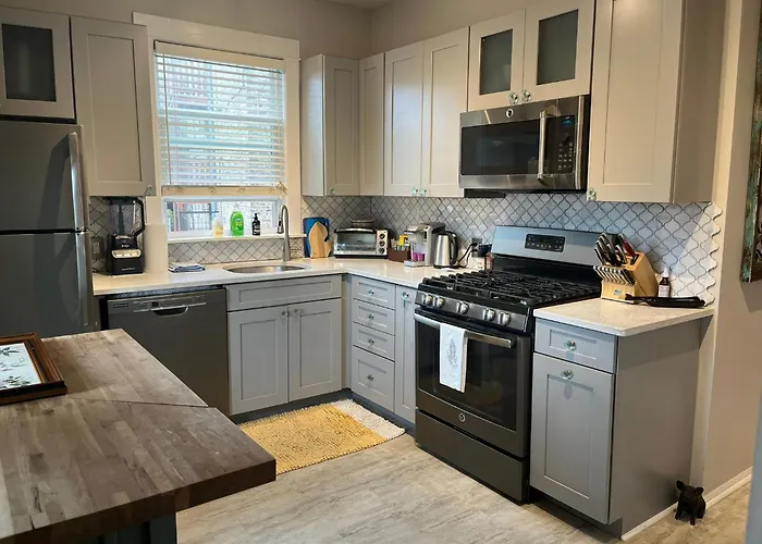 Appartamento Sunny 2 Bedroom West Of Chicago In Quaint Center Forest Park