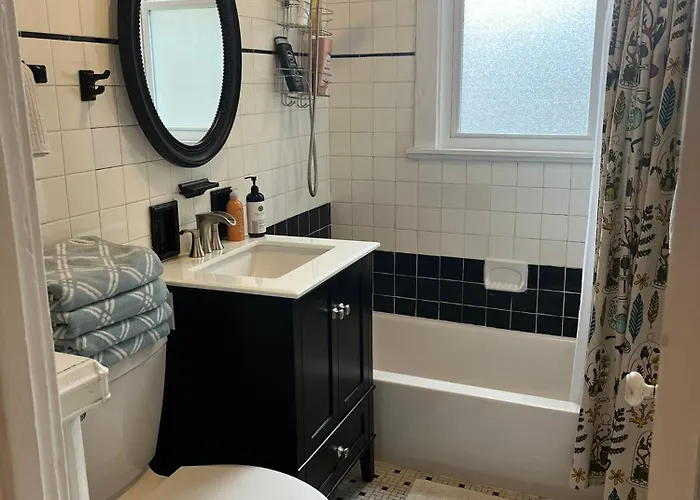 Sunny 2 Bedroom West Of Chicago In Quaint Center Appartamento