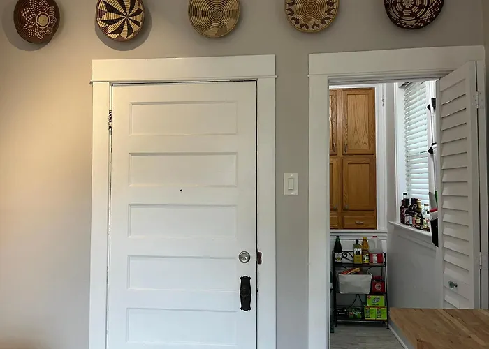 Sunny 2 Bedroom West Of Chicago In Quaint Center Appartamento *